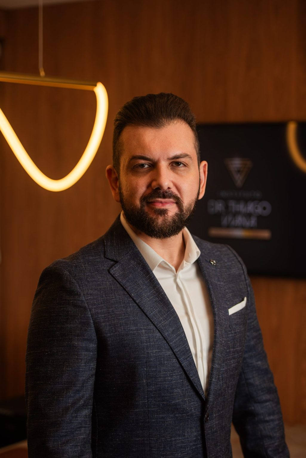 Dr. Thiago Viana no consultório